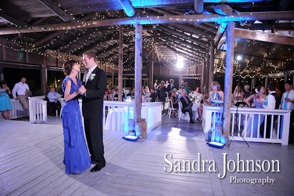 Best Lakeside wedding at Paradise Cove in Orlando, Florida - Wedding photographer - Sandra Johnson (SJFoto.com)